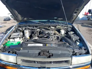 2003 Chevrolet S-10 LS with VIN 1GCCS19X938207277, listed as a IAAI auction lot 41651963 with 101,859 mi miles. Bid and sale history available at carsss.com. Image 10.