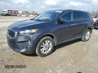 2019 Kia Sorento LX z VIN 5XYPG4A57KG486900, wystawiony jako Copart lot #52674115 z przebiegiem 105 259 mil mil oraz Szkody całkowita. Historia ofert i sprzedaży dostępna na DreamBid. Obrazek 1.