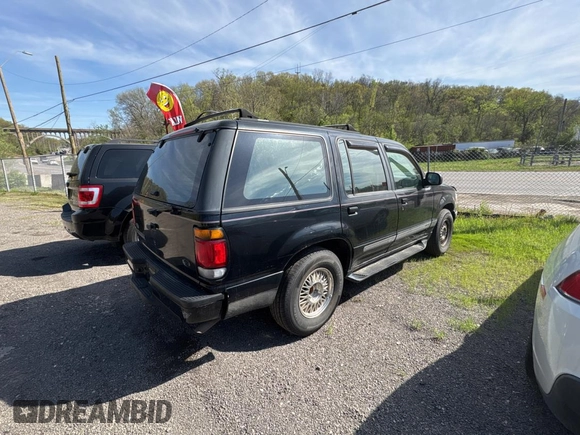 1995 Ford Explorer Eddie Bauer z VIN 1FMDU34X3SUB61478, wystawiony jako Copart lot #54438555 z przebiegiem 175 167 mil mil oraz Czysty tytuł • Clean title. Historia ofert i sprzedaży dostępna na DreamBid. Obrazek 4.