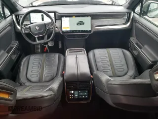 2022 Rivian R1T Launch Edition z VIN 7FCTGAAL0NN001256, wystawiony jako Copart lot #55850845 z przebiegiem 49 236 mil mil oraz Szkoda całkowita • Salvage title. Historia ofert i sprzedaży dostępna na DreamBid. Obrazek 8.