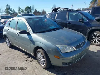 2006 Ford Focus S z VIN 1FAFP37N16W164037, wystawiony jako IAAI lot #41035779 z przebiegiem 251 770 mil mil oraz . Historia ofert i sprzedaży dostępna na DreamBid. Obrazek 1.