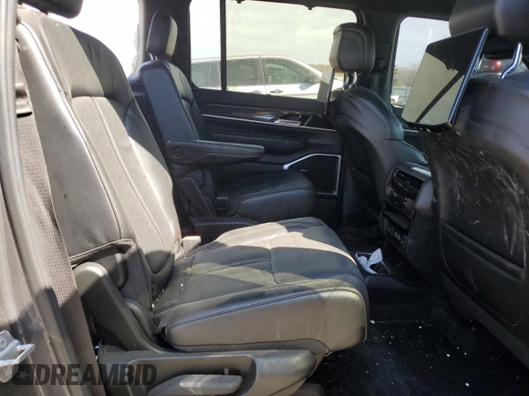 2022 Jeep Wagoneer Series II z VIN 1C4SJVBT2NS107301, wystawiony jako Copart lot #50255875 z przebiegiem 67 709 mil mil oraz Szkody całkowita. Historia ofert i sprzedaży dostępna na DreamBid. Obrazek 11.