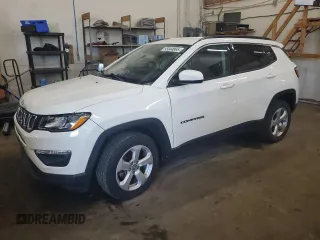 2019 Jeep Compass Latitude z VIN 3C4NJDBB0KT713320, wystawiony jako Copart lot #55844865 z przebiegiem 80 717 mil mil oraz Szkoda całkowita • Salvage title. Historia ofert i sprzedaży dostępna na DreamBid. Obrazek 1.