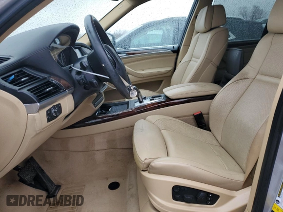 2013 BMW X5 xDrive35i z VIN 5UXZV4C54D0E10167, wystawiony jako Copart lot #86497414 z przebiegiem 95 519 mil mil oraz Szkody całkowita. Historia ofert i sprzedaży dostępna na DreamBid. Obrazek 7.