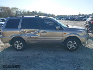 2007 Honda Pilot EX-L with VIN 5FNYF28537B024558, listed as a IAAI auction lot 41806196 with 196,256 mi miles. Bid and sale history available at carsss.com. Image 13.