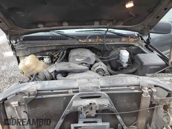 2001 Chevrolet Suburban LS with VIN 3GNEC16T31G203148, listed as a Copart auction lot 42713955 with 323,762 mi miles and Salvage Title. Bid and sale history available at carsss.com. Image 12.
