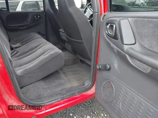 2000 Dodge Dakota Sport with VIN 1B7GG2ANXYS752594, listed as a IAAI auction lot 41671257 with 282,086 mi miles and . Bid and sale history available at carsss.com. Image 8.