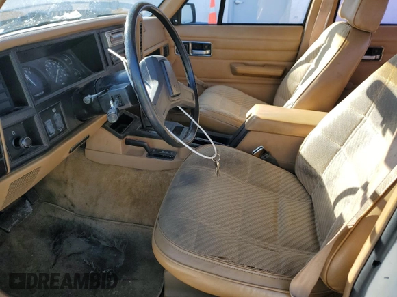 1988 Jeep Cherokee with VIN 1JCMR7813JT058390, listed as a Copart auction lot 89071925 with 2,331,297 mi miles and Clean title. Bid and sale history available at DreamBid. Image 7.