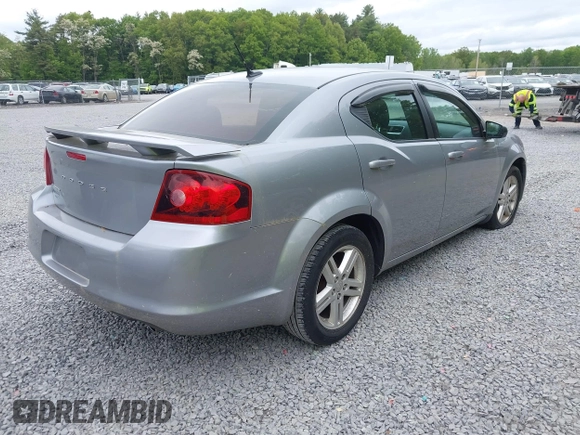 2014 Dodge Avenger SE z VIN 1C3CDZAG7EN226732, wystawiony jako IAAI lot #42383178 z przebiegiem 113 867 mil mil oraz . Historia ofert i sprzedaży dostępna na DreamBid. Obrazek 4.
