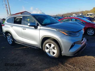 2022 Toyota Highlander LE with VIN 5TDZZRAH9NS137948, listed as a IAAI auction lot 40799748 with 31,138 mi miles and . Bid and sale history available at DreamBid. Image 1.
