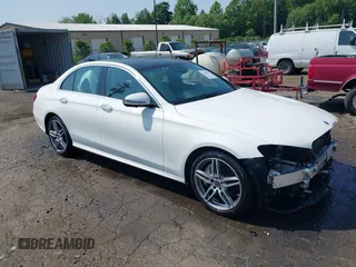 2018 Mercedes-Benz E 300 z VIN WDDZF4KB4JA370171, wystawiony jako IAAI lot #42404611 z przebiegiem 92 944 mil mil oraz . Historia ofert i sprzedaży dostępna na DreamBid. Obrazek 1.