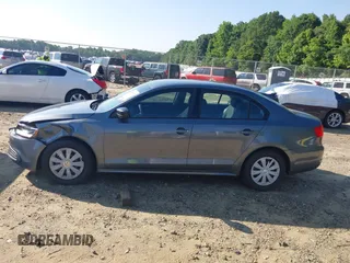 2014 Volkswagen Jetta S z VIN 3VW2K7AJ3EM303858, wystawiony jako IAAI lot #42449072 z przebiegiem 171 959 mil mil oraz . Historia ofert i sprzedaży dostępna na DreamBid. Obrazek 14.