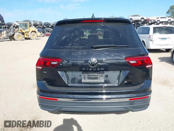 2024 Volkswagen Tiguan SE z VIN 3VV3B7AX8RM192033, wystawiony jako IAAI lot #41568271 z przebiegiem 2 851 mil mil oraz . Historia ofert i sprzedaży dostępna na DreamBid. Obrazek 16.