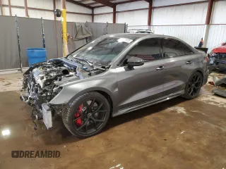 2024 Audi RS 3 z VIN WUAG4DGY8RA907403, wystawiony jako Copart lot #42828605 z przebiegiem 16 676 mil mil oraz Szkody całkowita. Historia ofert i sprzedaży dostępna na DreamBid. Obrazek 1.