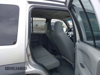 2007 Jeep Liberty Sport with VIN 1J4GL48K77W669788, listed as a IAAI auction lot 41655587 with 136,727 mi miles. Bid and sale history available at carsss.com. Image 8.