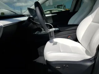 2024 Tesla Model Y Long Range with VIN 7SAYGDEE2RF090540, listed as a Copart auction lot 56684505 with 18,261 mi miles and Salvage title. Bid and sale history available at DreamBid. Image 7.