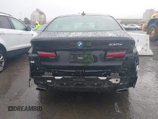 2022 BMW 5 Series 530e с VIN WBA13AG01NCJ72192, выставлен на аукционе IAAI как лот 41809247 с пробегом 27 923 миль миль и . История ставок и продаж доступна на DreamBid. Изображение 17.