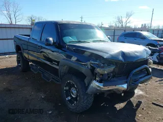 2002 Chevrolet Silverado 1500 LS with VIN 1GCEK19T72E137039, listed as a IAAI auction lot 41402639 with 265,336 mi miles. Bid and sale history available at carsss.com. Image 1.