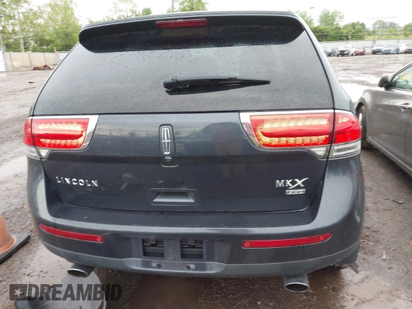 2013 Lincoln MKX z VIN 2LMDJ8JK4DBL30807, wystawiony jako IAAI lot #42199404 z przebiegiem 153 475 mil mil oraz . Historia ofert i sprzedaży dostępna na DreamBid. Obrazek 16.
