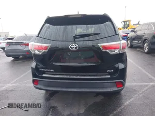 2015 Toyota Highlander XLE z VIN 5TDKKRFHXFS109236, wystawiony jako IAAI lot #41915934 z przebiegiem 102 536 mil mil oraz . Historia ofert i sprzedaży dostępna na DreamBid. Obrazek 17.