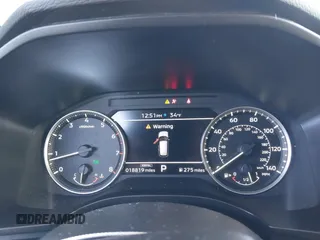 2024 Mitsubishi Outlander ES z VIN JA4J3UA85RZ004684, wystawiony jako IAAI lot #41289047 z przebiegiem 18 819 mil mil oraz . Historia ofert i sprzedaży dostępna na DreamBid. Obrazek 7.