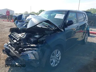 2020 Kia Soul LX z VIN KNDJ23AU7L7045790, wystawiony jako IAAI lot #42193476 z przebiegiem 48 150 mil mil oraz . Historia ofert i sprzedaży dostępna na DreamBid. Obrazek 6.