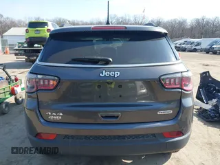 2019 Jeep Compass Latitude with VIN 3C4NJDBB2KT787029, listed as a IAAI auction lot 41704303 with 45,492 mi miles. Bid and sale history available at carsss.com. Image 17.