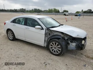 2013 Chrysler 200 Limited with VIN 1C3CCBCG9DN525905, listed as a Copart auction lot 54443675 with 210,991 mi miles and Salvage Title. Bid and sale history available at DreamBid. Image 4.