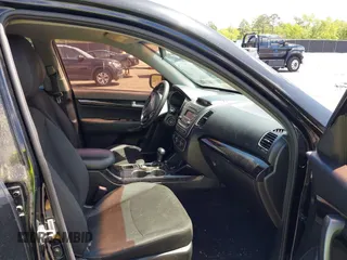 2015 Kia Sorento LX with VIN 5XYKT4A74FG594260, listed as a IAAI auction lot 42016829 with 155,026 mi miles. Bid and sale history available at carsss.com. Image 5.