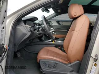 2022 Audi e-tron Sportback S line Premium z VIN WA11AAGE2NB013721, wystawiony jako Copart lot #81812643 z przebiegiem 40 749 mil mil oraz . Historia ofert i sprzedaży dostępna na DreamBid. Obrazek 7.