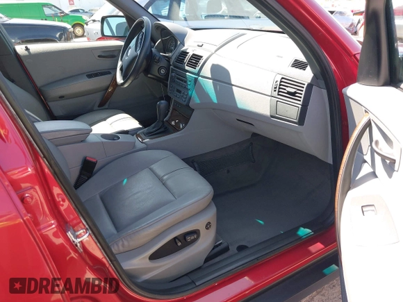 2004 BMW X3 3.0i z VIN WBXPA93434WC30588, wystawiony jako IAAI lot #42493321 z przebiegiem 72 506 mil mil oraz . Historia ofert i sprzedaży dostępna na DreamBid. Obrazek 5.
