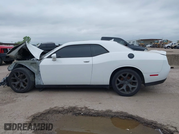 2015 Dodge Challenger SXT Plus z VIN 2C3CDZBG9FH894976, wystawiony jako IAAI lot #39188506 z przebiegiem 103 501 mil mil oraz . Historia ofert i sprzedaży dostępna na DreamBid. Obrazek 14.