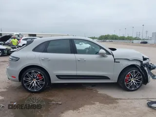 2022 Porsche Macan Turbo z VIN WP1AF2A53NLB31162, wystawiony jako IAAI lot #41902026 z przebiegiem 24 714 mil mil oraz . Historia ofert i sprzedaży dostępna na DreamBid. Obrazek 14.