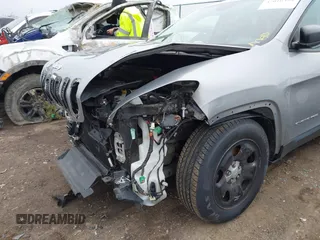 2016 Jeep Cherokee Sport with VIN 1C4PJMAB7GW276671, listed as a IAAI auction lot 42016498 with 201,410 mi miles. Bid and sale history available at carsss.com. Image 6.