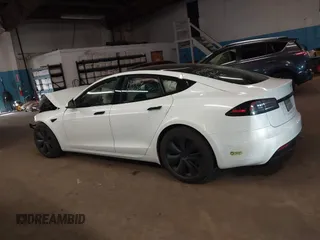 2022 Tesla Model S z VIN 5YJSA1E59NF493914, wystawiony jako IAAI lot #41626020 z przebiegiem Nie podano mil oraz . Historia ofert i sprzedaży dostępna na DreamBid. Obrazek 14.