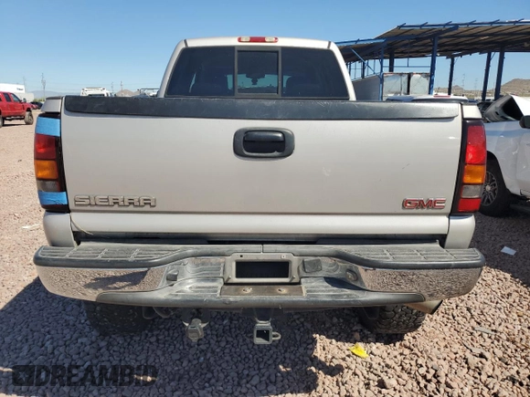 2005 GMC Sierra 2500HD SLE z VIN 1GTHK232X5F936296, wystawiony jako Copart lot #50244575 z przebiegiem 336 259 mil mil oraz Szkoda całkowita • Salvage title. Historia ofert i sprzedaży dostępna na DreamBid. Obrazek 6.