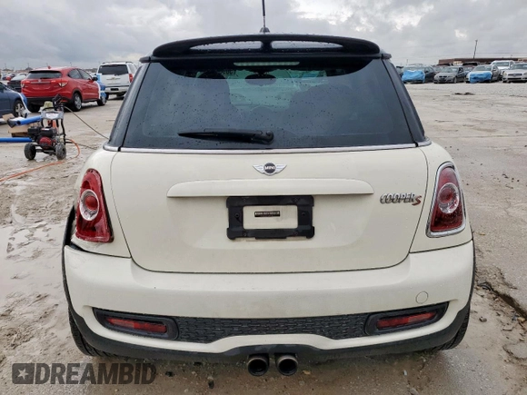 2011 MINI Hardtop S with VIN WMWSV3C53BTY15519, listed as a Copart auction lot 50960105 with 117,612 mi miles and Clean Title. Bid and sale history available at DreamBid. Image 6.