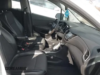 2017 Chevrolet Trax LT z VIN KL7CJPSBXHB215447, wystawiony jako IAAI lot #41665363 z przebiegiem 90 450 mil mil oraz . Historia ofert i sprzedaży dostępna na DreamBid. Obrazek 5.