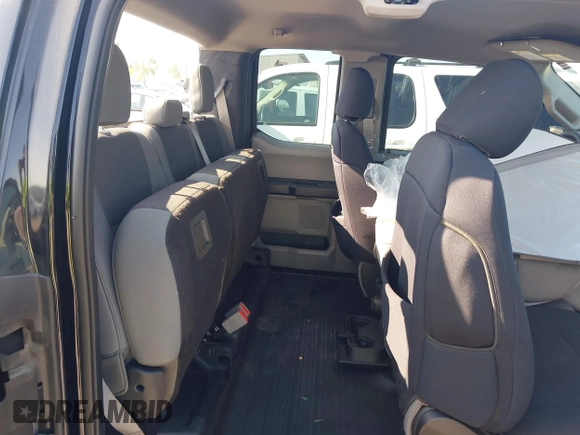 2018 Ford F-150 XL z VIN 1FTEX1CB1JKD88575, wystawiony jako IAAI lot #42395186 z przebiegiem 80 056 mil mil oraz . Historia ofert i sprzedaży dostępna na DreamBid. Obrazek 8.
