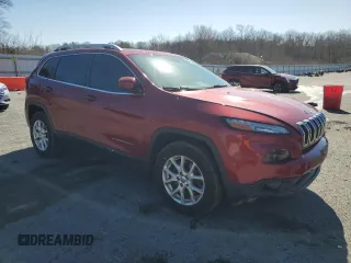 2017 Jeep Cherokee Latitude with VIN 1C4PJMCS6HW635622, listed as a Copart auction lot 49490495 with 136,102 mi miles and Salvage Title. Bid and sale history available at DreamBid. Image 4.