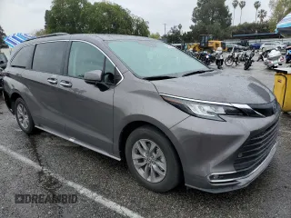2023 Toyota Sienna XLE with VIN 5TDJRKEC1PS172117, listed as a Copart auction lot 49288195 with 44,109 mi miles and Salvage Title. Bid and sale history available at carsss.com. Image 4.
