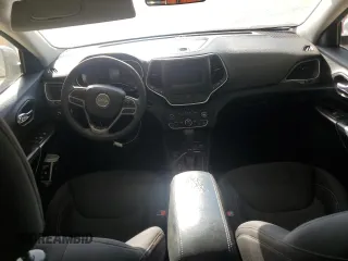 2019 Jeep Cherokee Latitude z VIN 1C4PJLCB7KD376684, wystawiony jako Copart lot #60566295 z przebiegiem 99 184 mil mil oraz Szkoda całkowita • Salvage title. Historia ofert i sprzedaży dostępna na DreamBid. Obrazek 8.