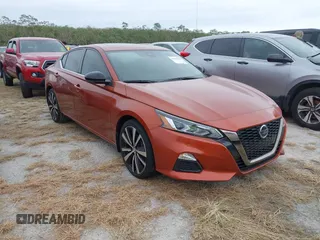 2022 Nissan Altima 2.0 SR with VIN 1N4AL4CV1NN349789, listed as a IAAI auction lot 40499408 with 13,105 mi miles. Bid and sale history available at carsss.com. Image 1.