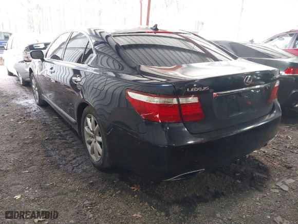 2007 Lexus LS 460 with VIN JTHBL46F575037110, listed as a IAAI auction lot 41736945 with 195,883 mi miles. Bid and sale history available at carsss.com. Image 3.