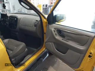 2001 Ford Escape XLT с VIN 1FMYU04131KF44245, выставлен на аукционе IAAI как лот 42273289 с пробегом 224 783 миль миль и . История ставок и продаж доступна на DreamBid. Изображение 5.