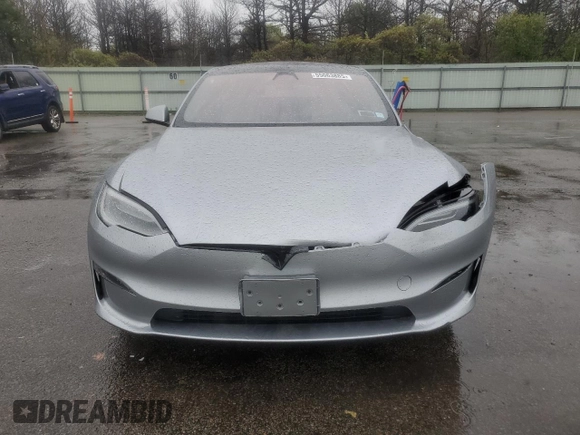2024 Tesla Model S z VIN 5YJSA1E53RF542174, wystawiony jako Copart lot #55063885 z przebiegiem 4 751 mil mil oraz Szkoda całkowita • Salvage title. Historia ofert i sprzedaży dostępna na DreamBid. Obrazek 5.