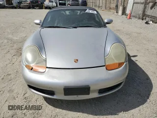 2002 Porsche Boxster z VIN WP0CA298X2U622776, wystawiony jako Copart lot #57521485 z przebiegiem 111 257 mil mil oraz Czysty tytuł • Clean title. Historia ofert i sprzedaży dostępna na DreamBid. Obrazek 5.