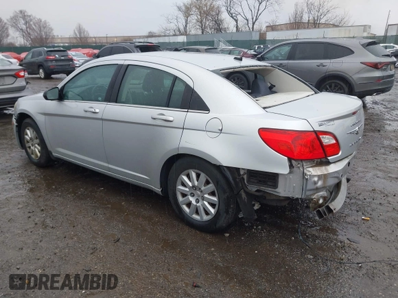 2010 Chrysler Sebring Touring z VIN 1C3CC4FB5AN128652, wystawiony jako IAAI lot #41863619 z przebiegiem 123 698 mil mil oraz . Historia ofert i sprzedaży dostępna na DreamBid. Obrazek 3.