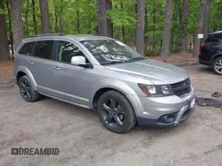 2020 Dodge Journey Crossroad z VIN 3C4PDCGB4LT201564, wystawiony jako IAAI lot #42105007 z przebiegiem 115 411 mil mil oraz . Historia ofert i sprzedaży dostępna na DreamBid. Obrazek 1.