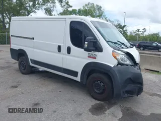 2017 Ram ProMaster Cargo z VIN 3C6TRVAG9HE546267, wystawiony jako IAAI lot #42180933 z przebiegiem 78 805 mil mil oraz . Historia ofert i sprzedaży dostępna na DreamBid. Obrazek 1.